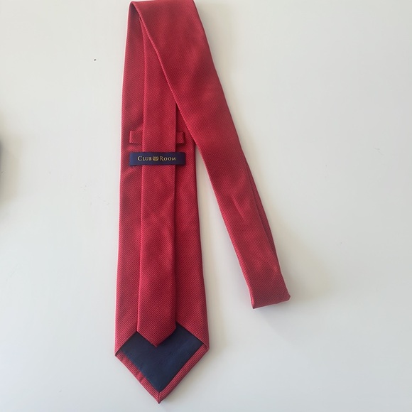 Red Solid Silk Club Room Tie - Picture 5 of 8